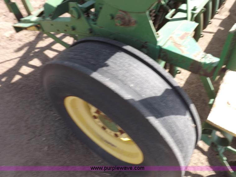 image for item I9045 (2) John Deere E0DRB drills