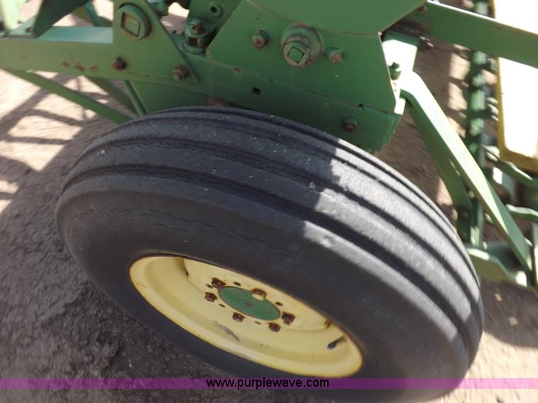 image for item I9045 (2) John Deere E0DRB drills
