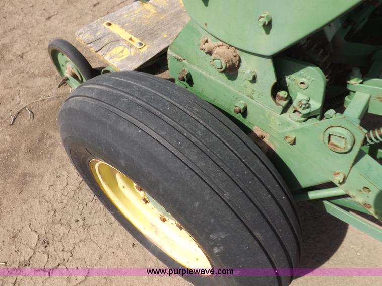 image for item I9045 (2) John Deere E0DRB drills