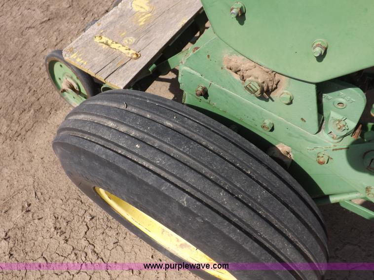 image for item I9045 (2) John Deere E0DRB drills