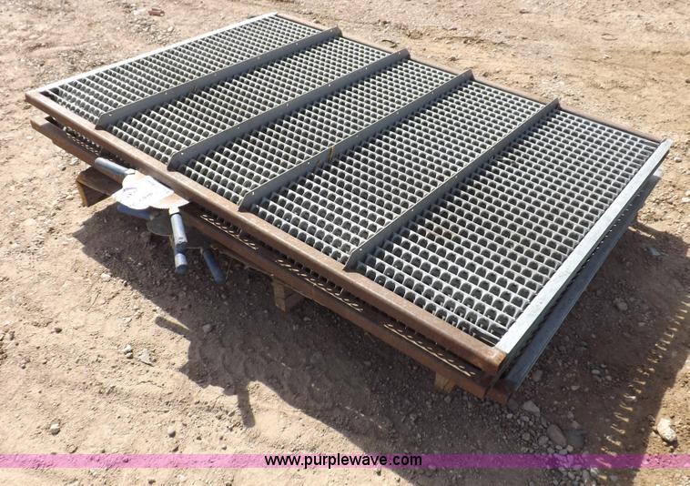 image for item I9048 One set of three screens