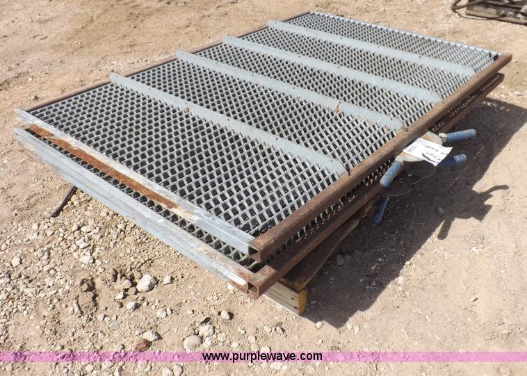 image for item I9048 One set of three screens