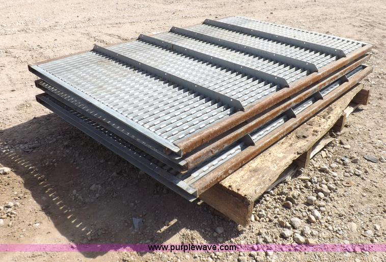 image for item I9048 One set of three screens