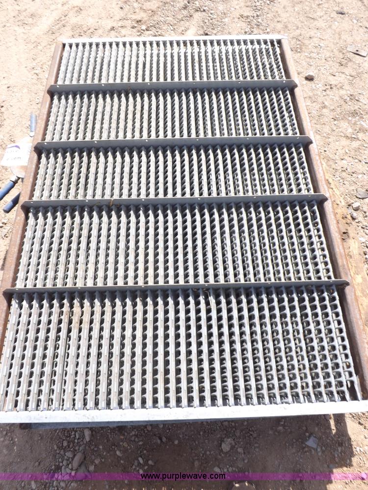 image for item I9048 One set of three screens