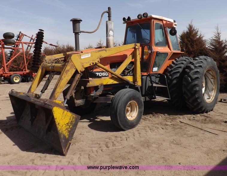 image for item I9054 1980 Allis Chalmers 7060 tractor