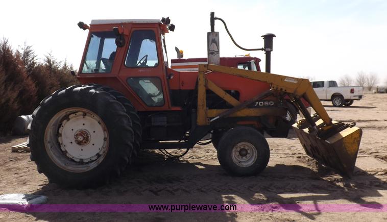 image for item I9054 1980 Allis Chalmers 7060 tractor