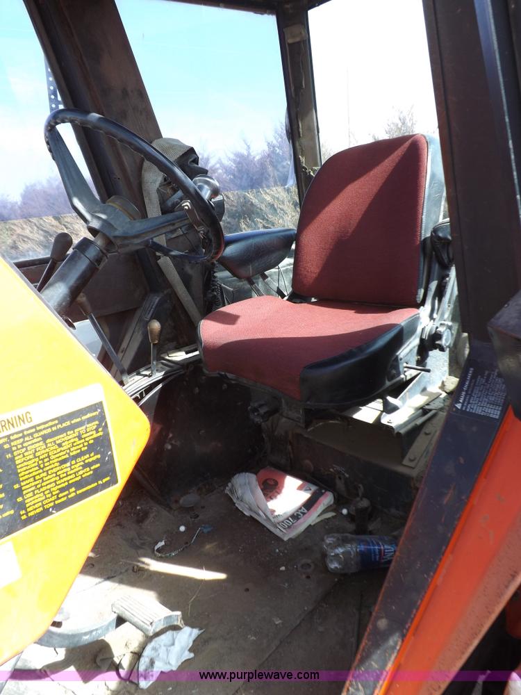 image for item I9054 1980 Allis Chalmers 7060 tractor