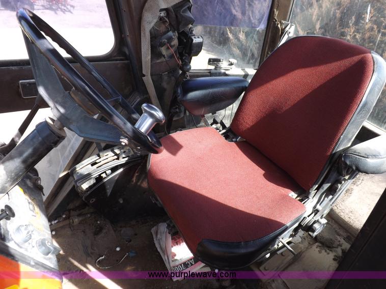 image for item I9054 1980 Allis Chalmers 7060 tractor