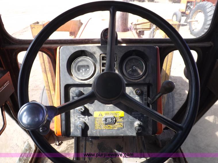 image for item I9054 1980 Allis Chalmers 7060 tractor