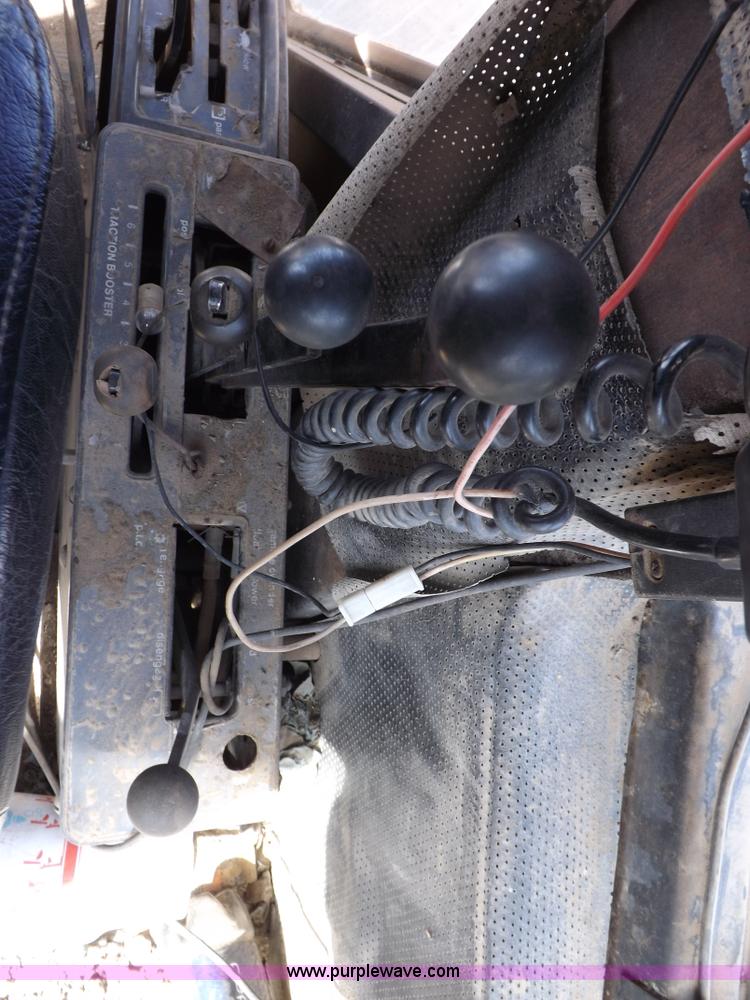 image for item I9054 1980 Allis Chalmers 7060 tractor