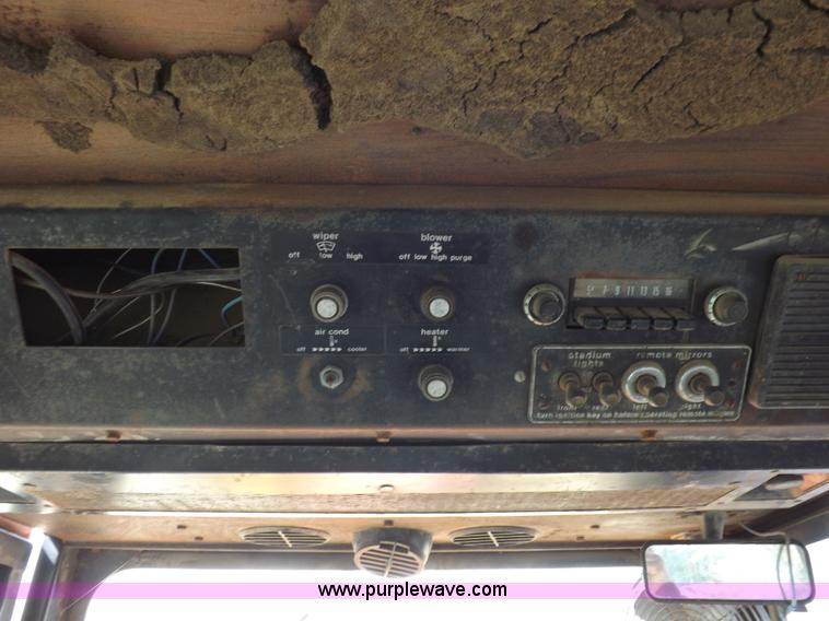 image for item I9054 1980 Allis Chalmers 7060 tractor