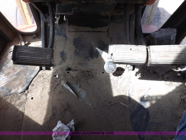 image for item I9054 1980 Allis Chalmers 7060 tractor