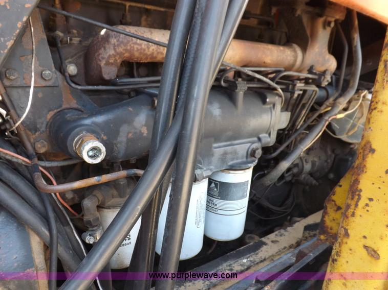 image for item I9054 1980 Allis Chalmers 7060 tractor