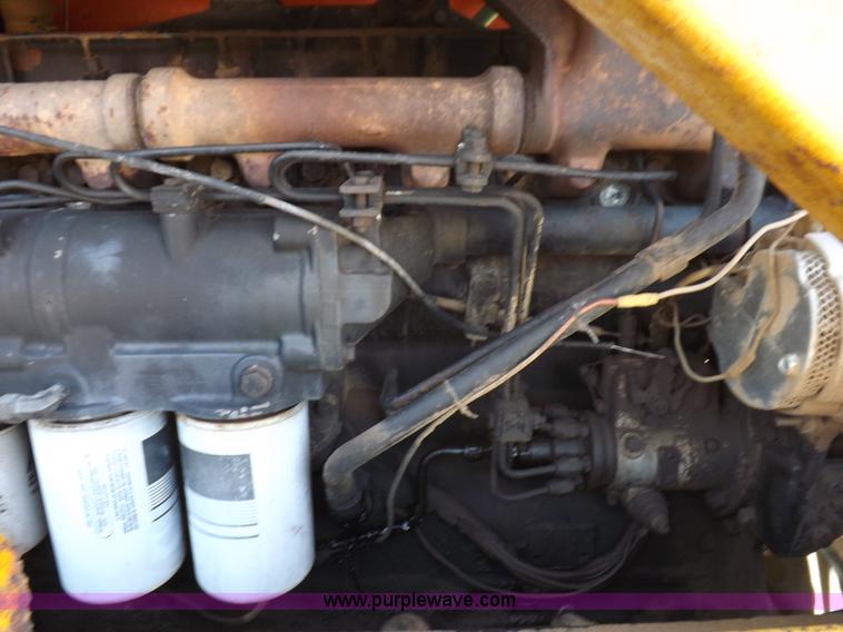 image for item I9054 1980 Allis Chalmers 7060 tractor