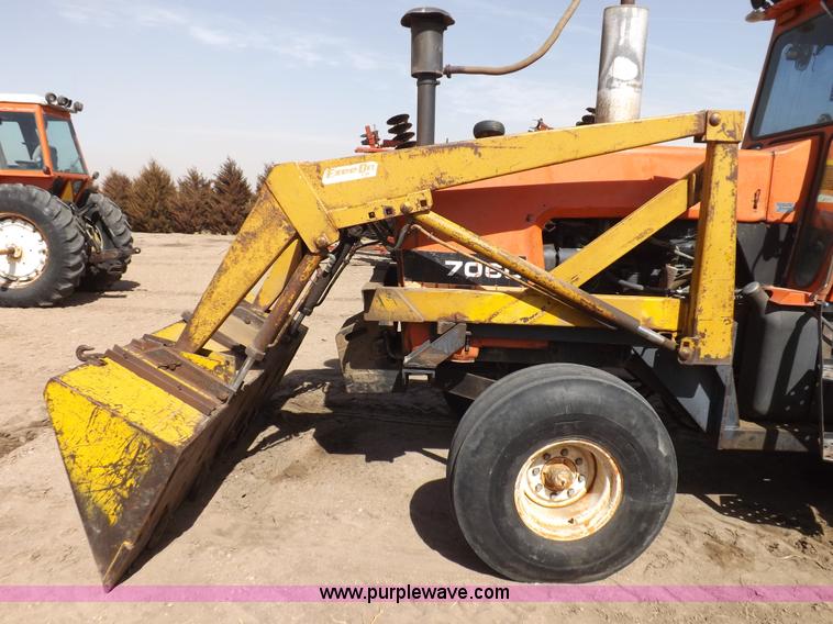 image for item I9054 1980 Allis Chalmers 7060 tractor