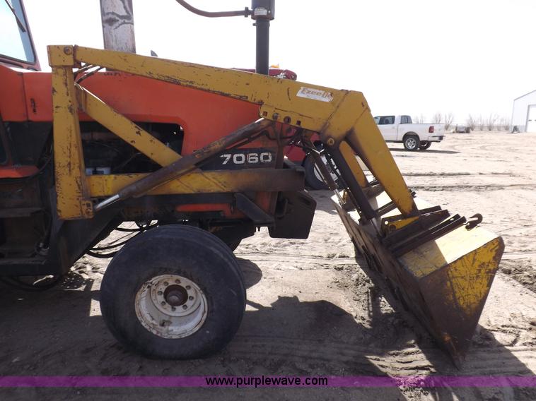 image for item I9054 1980 Allis Chalmers 7060 tractor