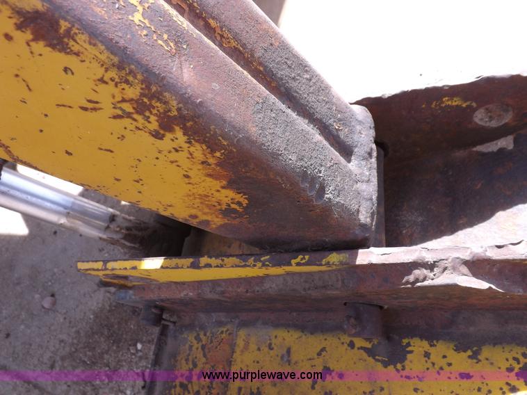 image for item I9054 1980 Allis Chalmers 7060 tractor