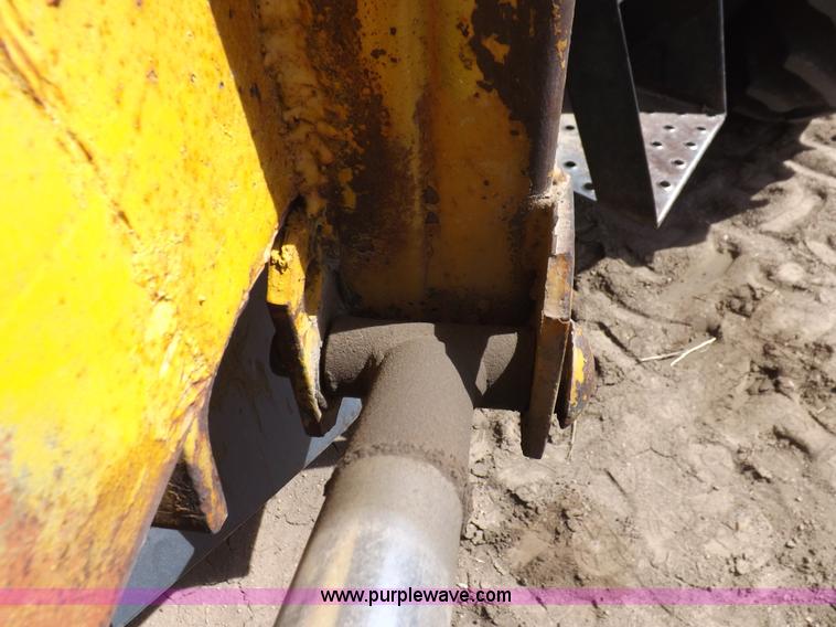 image for item I9054 1980 Allis Chalmers 7060 tractor