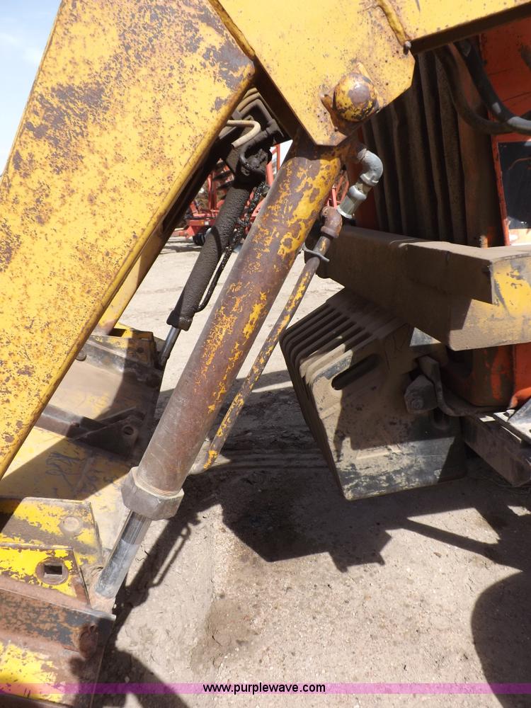 image for item I9054 1980 Allis Chalmers 7060 tractor