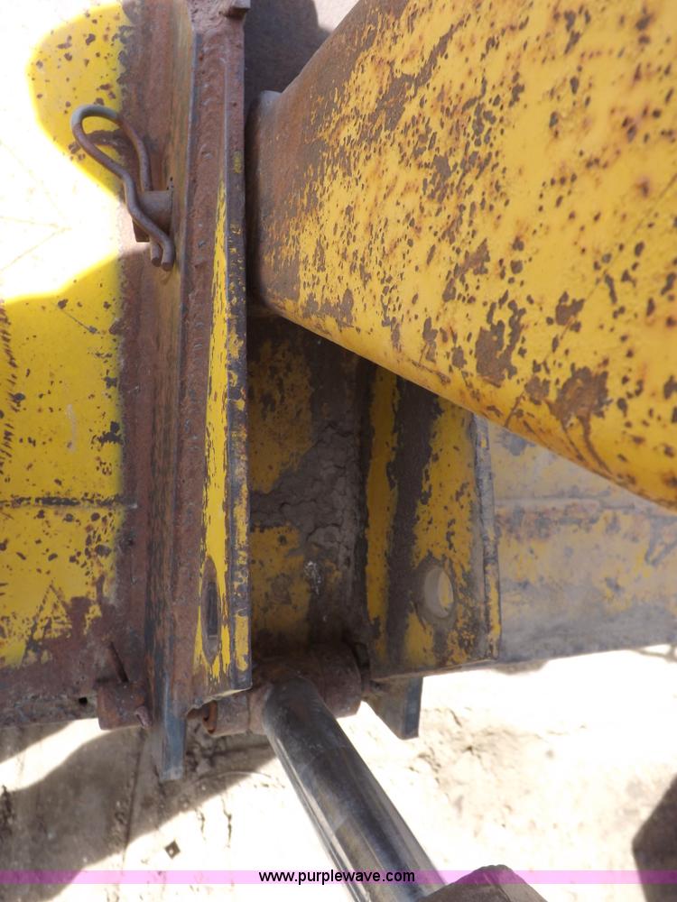 image for item I9054 1980 Allis Chalmers 7060 tractor