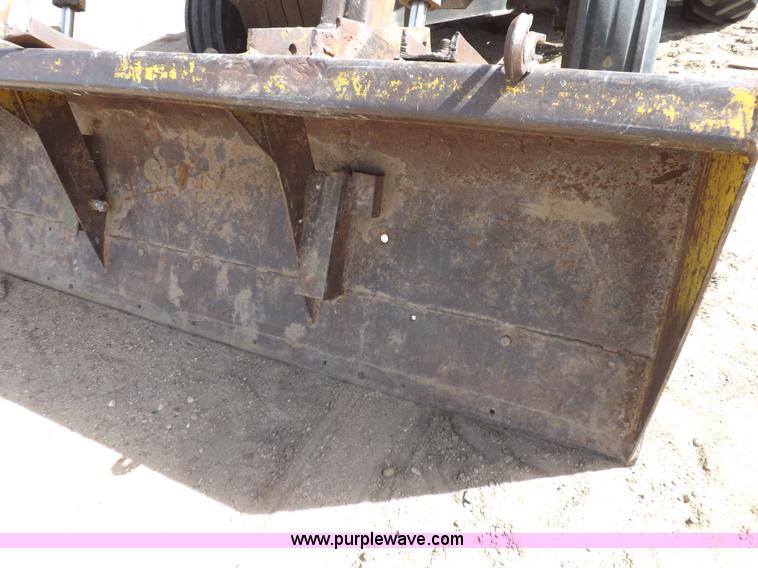 image for item I9054 1980 Allis Chalmers 7060 tractor