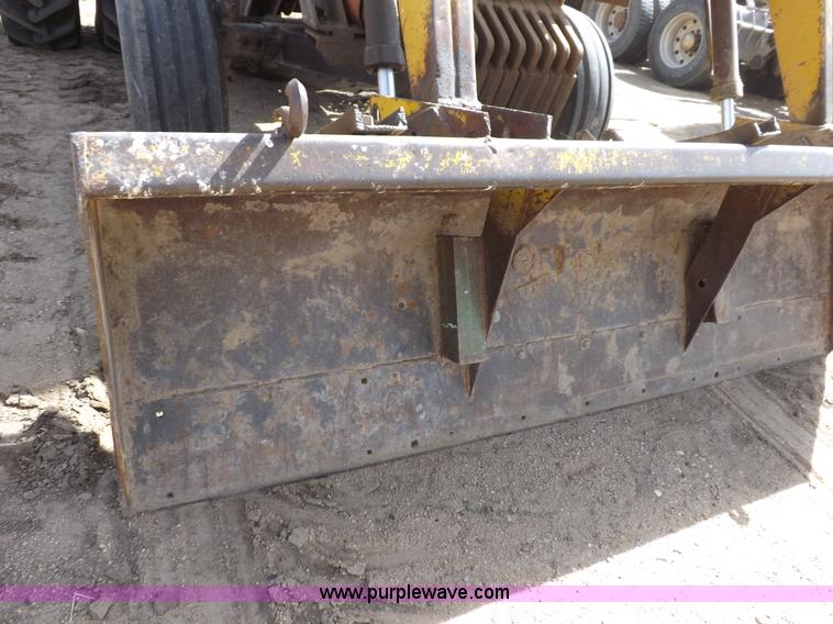 image for item I9054 1980 Allis Chalmers 7060 tractor