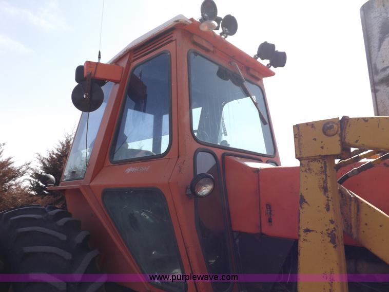 image for item I9054 1980 Allis Chalmers 7060 tractor