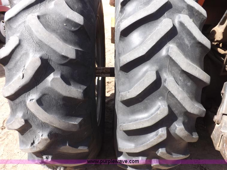 image for item I9054 1980 Allis Chalmers 7060 tractor