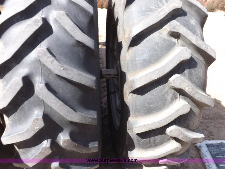 image for item I9054 1980 Allis Chalmers 7060 tractor