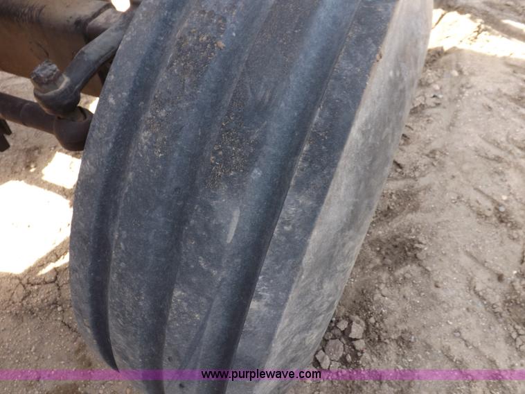 image for item I9054 1980 Allis Chalmers 7060 tractor