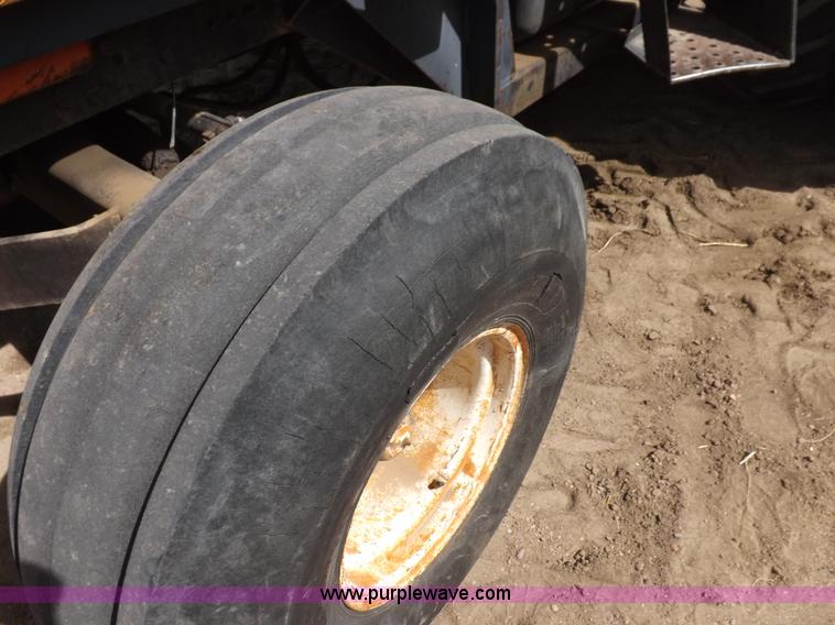 image for item I9054 1980 Allis Chalmers 7060 tractor