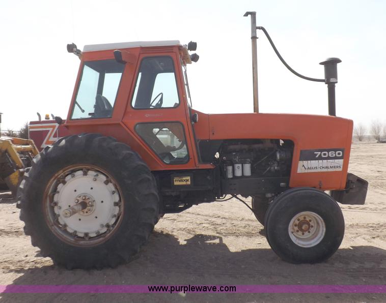 image for item I9055 1980 Allis Chalmers 7060 tractor