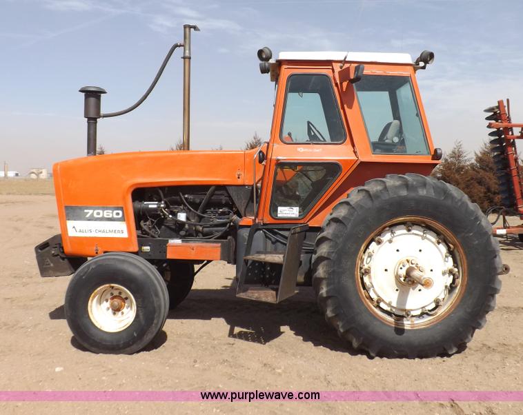 image for item I9055 1980 Allis Chalmers 7060 tractor