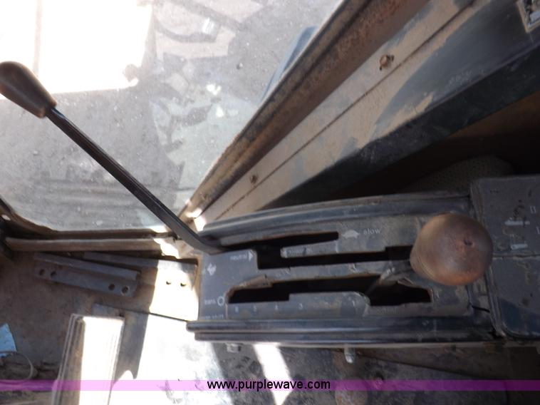 image for item I9055 1980 Allis Chalmers 7060 tractor