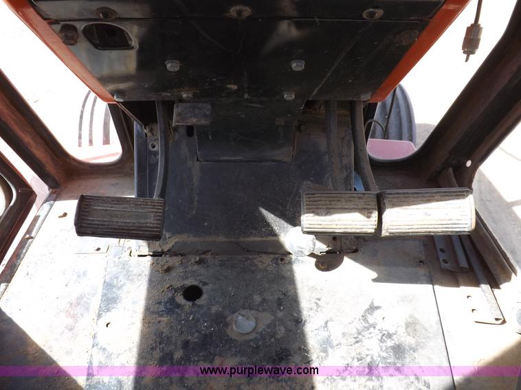 image for item I9055 1980 Allis Chalmers 7060 tractor