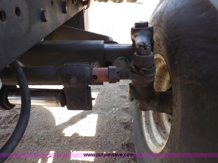 image for item I9055 1980 Allis Chalmers 7060 tractor