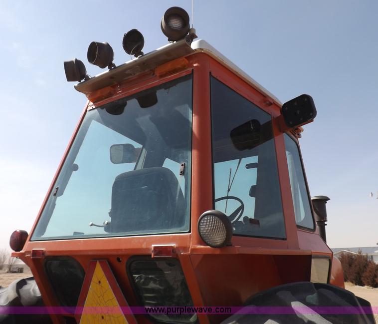 image for item I9055 1980 Allis Chalmers 7060 tractor