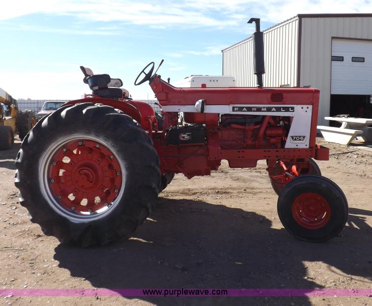 image for item I9059 Farmall 706 tractor