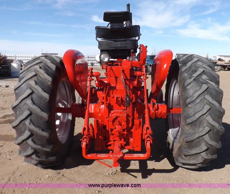 image for item I9059 Farmall 706 tractor