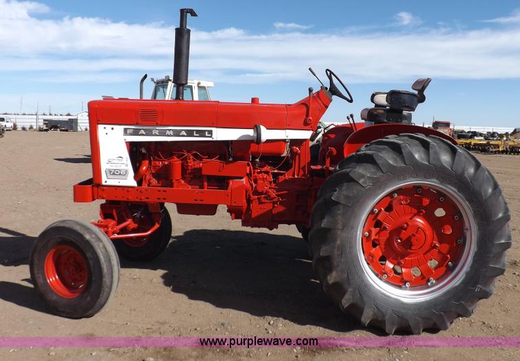 image for item I9059 Farmall 706 tractor