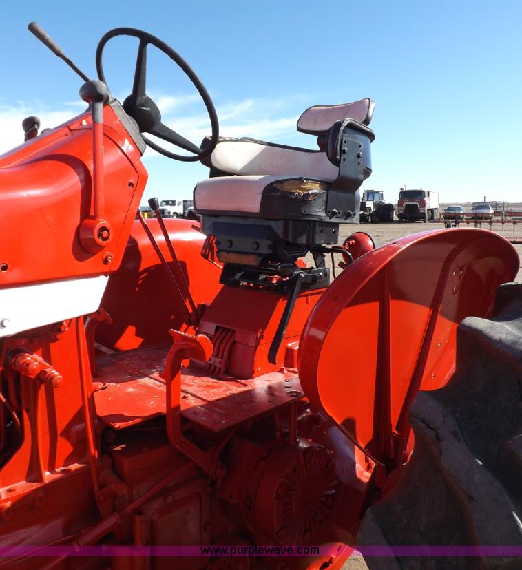 image for item I9059 Farmall 706 tractor