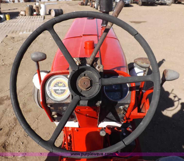 image for item I9059 Farmall 706 tractor