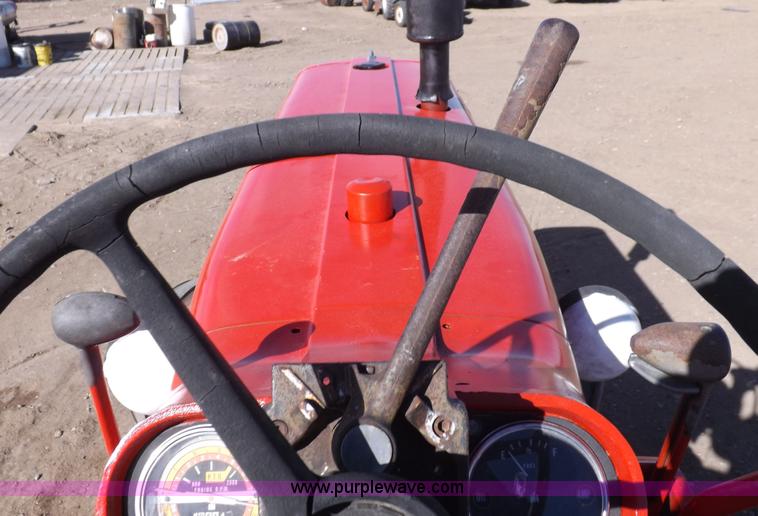 image for item I9059 Farmall 706 tractor