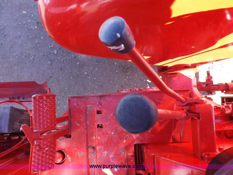 image for item I9059 Farmall 706 tractor