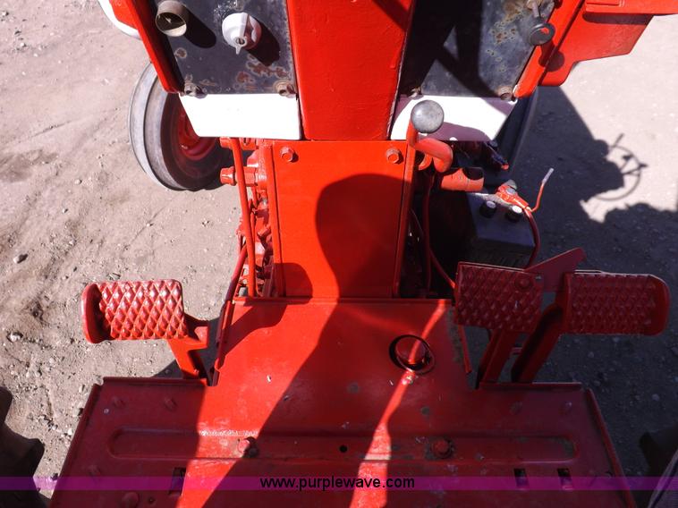 image for item I9059 Farmall 706 tractor