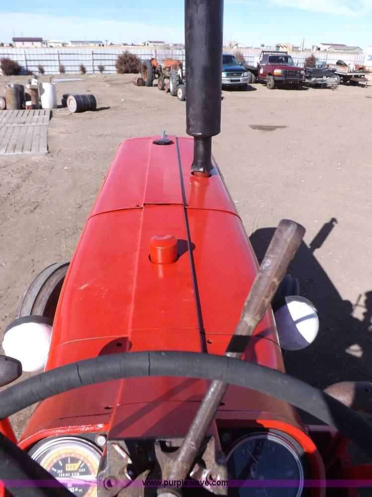 image for item I9059 Farmall 706 tractor