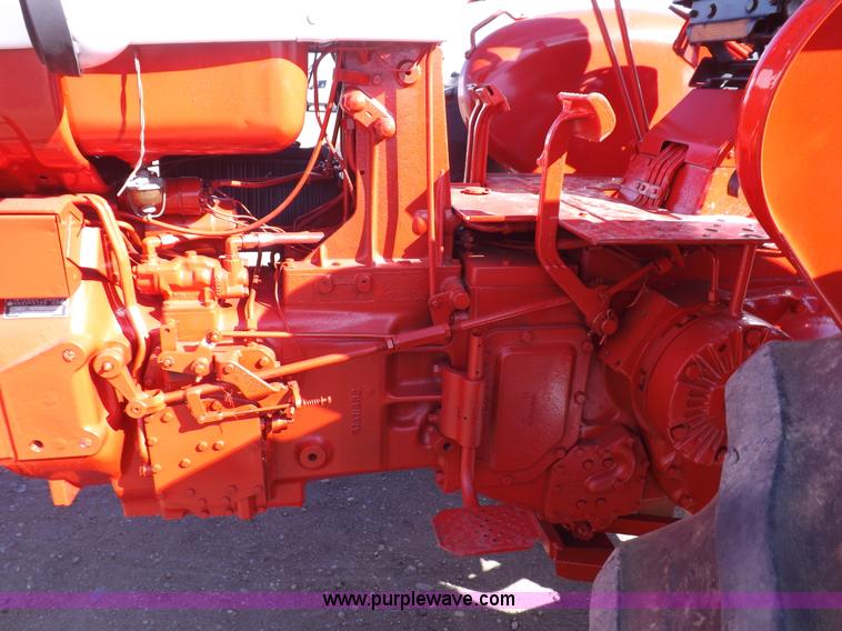 image for item I9059 Farmall 706 tractor