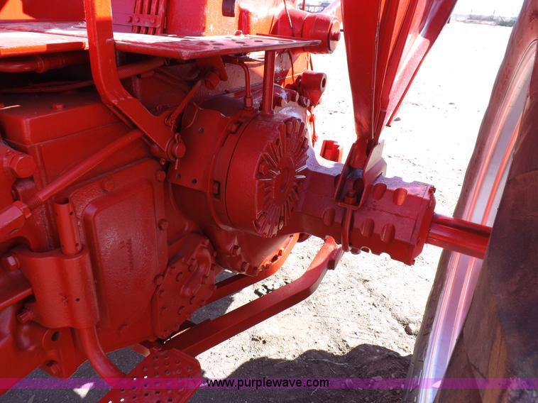 image for item I9059 Farmall 706 tractor