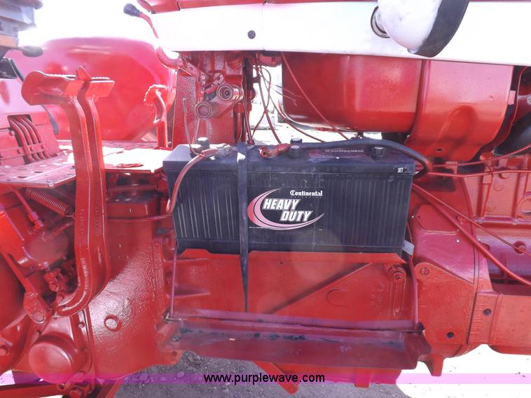 image for item I9059 Farmall 706 tractor
