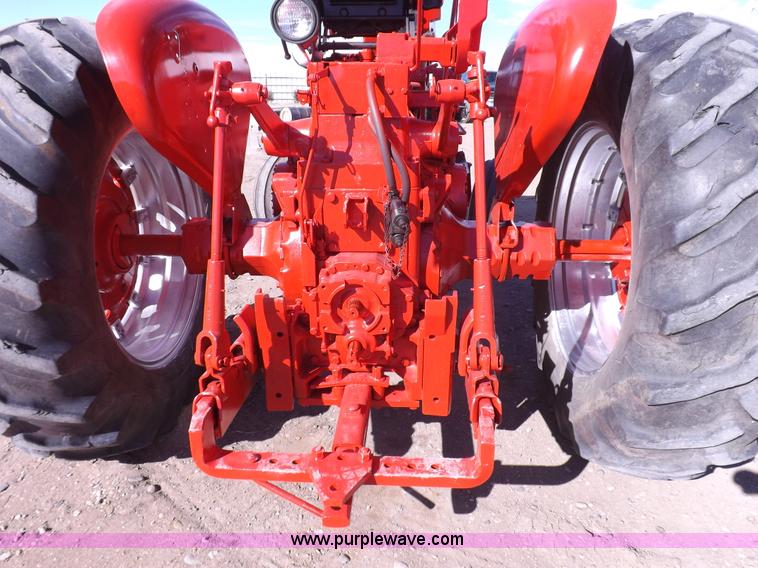 image for item I9059 Farmall 706 tractor